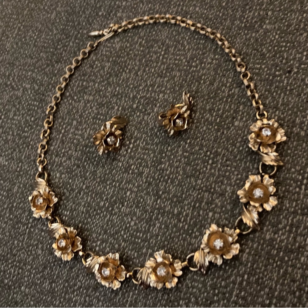 CORO Vintage Gold Tone Crystal Rose Necklace & Clip-On Earring Set - Picture 3 of 10